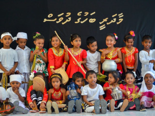 މާދަރީ ބަހުގެ ދުވަސް ފާހަގަކުރުން