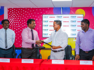 ނޭޝަނަލް އެޗް.އާރް ކޮންވެންޝަން އެންޑް އެކްސްޕޯގައި ސޮއިކުރުން