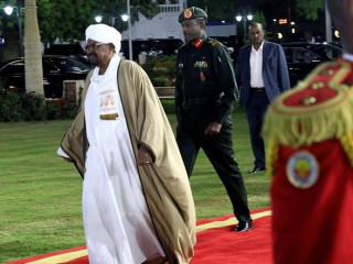 ސޫދާނުގައި ކުއްލި ހާލަތު އިއުލާނުކުރެއްވުމަށް ޓީވީ މެދުވެރިކޮށް ތަގުރީރެއް ދެއްވުމަށް ރައީސް ބަޝީރު ވަޑައިގަންނަވަނީ