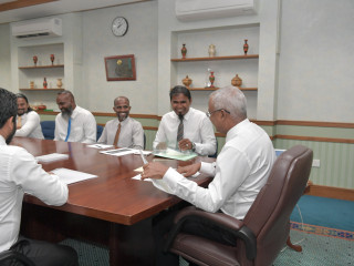 ހިންނަވަރު ކައުންސިލުން ރައީސް ސޯލިހާއި ބައްދަލުުރެއްވުން