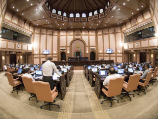 ރައްޔިތުންގެ މަޖިލިސް މެމްބަރުން ޗެމްބަރުގައި