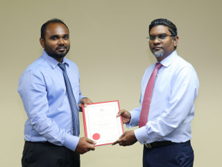 Economic Ministry hands over permit to operate SME Bank