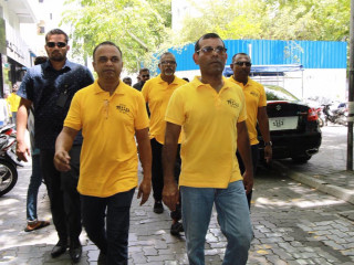 އެމްޑީޕީގެ ރައީސް މުހައްމަދު ނަޝީދާއި އެމްޑީޕީގެ ފަރާތުން ހެންވޭރު ދެކުނު ދާއިރާއަށް ކުރިމަތި ލައްވާފައިވާ ހުސައިން ޝަހީމް