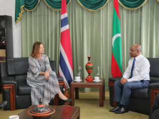 ނޯވޭގެ ސްޓޭޓް ސެކްރެޓަރީ އާއި ބައެއް ސަފީރުންނާއި މިނިސްޓަރ ޝާހިދު ބައްދަލު ކުރައްވައިފި