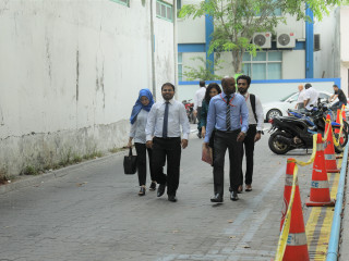 އޭސީސީގެ ބައެއް މެމްބަރުން. އެކަމިޝަނުން ވަނީ ހައްޖަށް މީހުން ގެންދާ ކުންފުނިތަކަށް ހުއްދަ ދިން މައްސަލަ ބަލަން ފަށާފައި