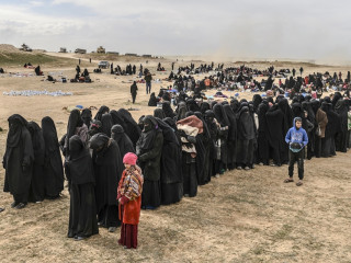 ބަގޫޒް ދޫކޮށް ނުކުންނަ ޢާއްމުންގެ ތެރޭގައި ހަނގުރާމަވެރިންގެ އާއިލާތައްވެސް ހިމެނޭ