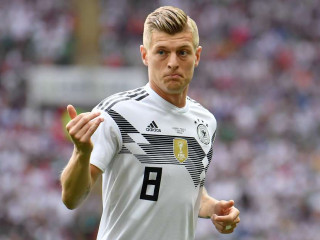 ޓޯނީ ކްރޫސް