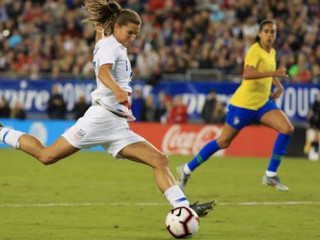 ްައަންހެނުންގެ ފުޓުބޯޅަ މެޗެއްގެ ތެރެއިން