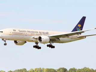 އެއާޕޯޓްގައި ދަރިފުޅު ބަހައްޓާފަ ދެވިގެން ފްލައިޓް އެމެޖެންސީގައި އަނބުރާ ލޭންޑްކުރަން ޖެހިއްޖެ