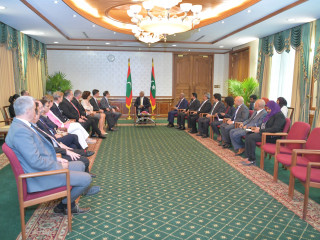 އީޔޫ ޕޮލިސީ ޑައިލޮގްގެ ވަފުދު ރައީސާއި ބައްދަލުކުރެއްވުން