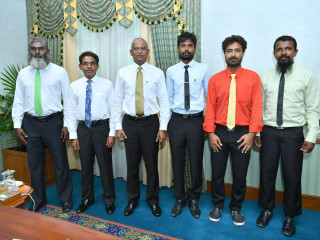 ދިއްފުށީ ކައުންސިލް މެންބަރުންނާ އެކު
