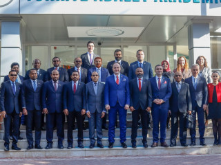 ތުރިކީވިލާތުގެ އިސްބޭފުޅުންނާ ބައްދަލުކުރައްވަނީ