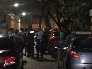 މެމްބަރު ފަލާހުގެ ކާރުން މަސްތުވާތަކެތި އަތުލައި އޭގައި ތިބި މީހުން ފުލުހުން ހައްުޔަރު ކުރަނީ