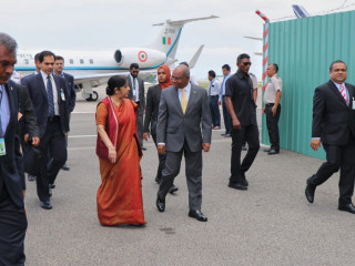 ފޮރިން މިނިސްޓަރު ޝާހިދާއި އިންޑިއާގެ ފޮރިން މިނިސްޓަރު ސުޝްމާ