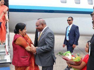 އާދީއްތަ ދުވަހު ސުޝްމާ ރާއްޖެ ވަޑައިގެންނެވުމުން އެކަމަނާ އަށް ފޮރިން މިނިސްޓަރ މަރުހަބާ ދަންނަވަނީ