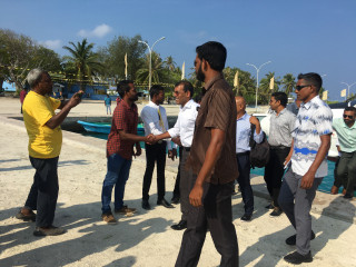 ރ. އަނގޮޅިތީމު ރައްޔިތުންނާއި ރައީސް ނަޝީދު ސަލާމް ކުރައްވަނީ
