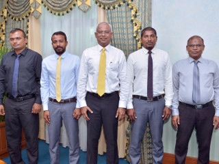 ދެއްވަދޫ ކައުންސިލަރުންނާ އެކު ރައީސް ސޯލިހު