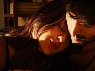 \'\'ލަވް އާޖްކަލް 2\'\' ގެ ފުރަތަމަ ފެނިލުމުގައި ވެސް ސާރާ އާއި ކާރްތިކްގެ ރޮމޭންޓިކް ފޮޓޯއެއް!