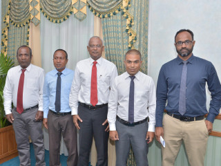 ވާދޫ ކައުންސިލް މެންބަރުން ރައީސް ސޯލިހުއާ އެކު