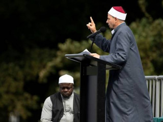 އަހަރުމެންގެ ވަނީ ހިތް ހަލާކުވެފައި، އެކަަމަކު މިތިބީ އެކަތިގަނޑެއްގެ ގޮތުގައި: ނޫރް މިސްކިތުގެ އިމާމް