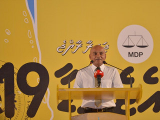 އެމްޑީޕީގެ ޓިކެޓްގައި 19 ވަނަ ރައްޔިތުންގެ މަޖިލީހަށް ވާދަކުރައްވާ އަދި ރައްޔިތުން މަޖިލީހުގެ އަލިފުށީ ދާއިރާގެ މެމްބަރު މުހައްމަދު ރަޝީދު ހުސައިން (ބިގޭ) ޖަލްސާގައި ވާހަކަ ދައްކަވަނީ