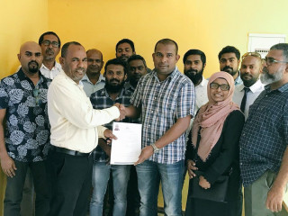 Abdulla Mughni hands over candidacy papers to the Maldivian Democratic Party