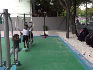 އަމީނީ ސަންދަރެސް ޖިމް