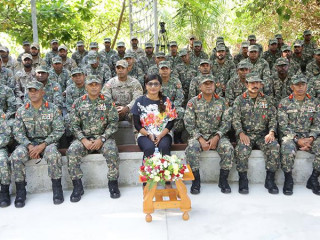 ގިރިފުށީ ޓްރޭނިންގ ސެންޓަރުގައި  ފެށި ބަޑި މުބާރާތް މިނިސްޓަރ އޮފް ޑިފެންސް  މާރިޔާ އަޙްމަދު ދީދީ ބައިވެރިވެ ވަޑައިގަންނަވަނީ