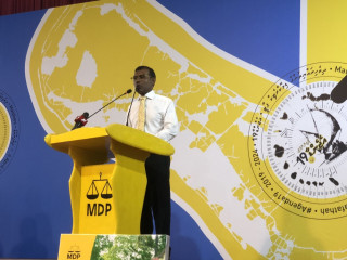 Nasheed speaking at the Fuvahmulah event