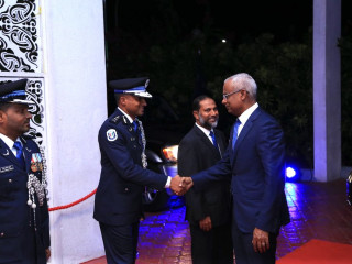 ދަރުބާރުގޭގައި ބޭއްވި ހަފްލާއަށް ރައީސް ވަޑައިގެންނެވުމުން އެމްސީ ހަމީދު މަރުހަބާ ދަންނަވަނި