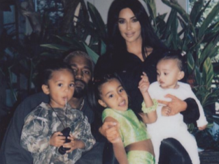 ކިމް އާއި އޭނާގެ އާއިލާ