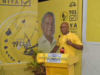 ރައީސް އޮފީހުގެ މިނިސްޓަރު އަހުމަދު ސަމީރު ނިޔާގެ ކެމްޕޭނު ޖަލްސާގައި ވާހަކަ ދައްކަވަނީ