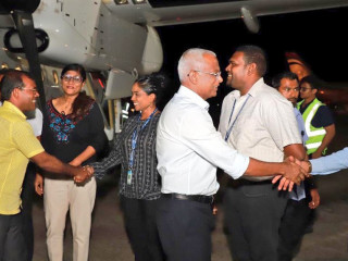 ރައީސް ސޯލިހާއި ރައީސް ނަޝީދު މާލެ ވަޑައިގެންނެވުމުން، މިނިސްޓަރު މާރިޔާ އާއި މޯލްޑިވިއަންގެ އިސް ބޭފުޅުން މަރުހަބާ ދަންނަވަނީ