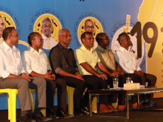 ހެންވޭރު ދާއިރާ އަށް ކުރިމަތިލައްވާފައިވާ ކެންޑިޑޭޓުންނާ އެކު ރައީސް ސޯލިހާއި ރައީސް ނަޝީދު