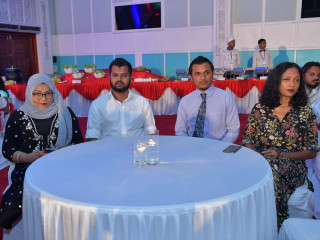 މީޑިއާ އެވޯޑް ހަފްލާގައި ނޫސްވެރިން ތަކެއް