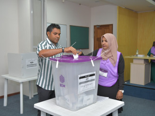 ނައިބު، ފައިސަލް މަޖިލިސް އިންތިޚާބުގެ ވޯޓު ލައްވަނީ