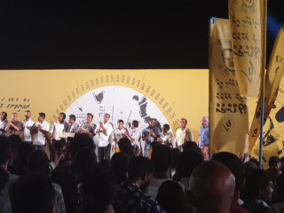 ތާރީޚީ ކާމިޔާބު ފާހަގަ ކުރުމަށް ލޮނުޒިޔާރަތް ކޮޅުގައި ހުންނަ އަޑިޕާކުގައި ގިނަ ރައްޔިތުންތަކެއް