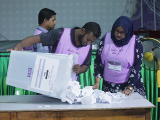 ވޯޓުލާ މަރުކަޒުގައި އީސީގެ އޮފިޝަލުންތަކެއް ހަރަކާތްތެރިވަނީ