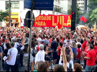 ބްރެޒިލްގެ ކުރީގެ ރައީސް ލޫލާ ދޫކޮށްލުމަށް ގޮވާލައި އެތައް ހާސް ބަޔަކު މުޒާހަރާ ކޮށްފި