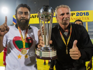 މުހައްމަދު އީސާ އާއި ކޯޗް ސެގާޓް