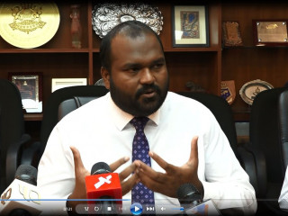 ޓޫރިޒަމް މިނިސްޓަރ އަލީ ވަހީދު ނޫސްވެރިންނާ ބައްދަލު ކުރައްވާ ވާހަކަފުޅު ދައްކަވަނީ