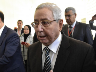 ކުރިޔަށް އޮތް 90 ދުވަހަށް  އަލްޖީރިއާގެ އިންތިގާލީ ރައީސްއަކީ ބިންސަލާހް