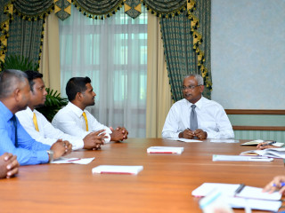 ރަސްދޫ ކައުންސިލްގެ މެމްބަރުން ރައީސް އޮފީހުގައި ރައީސް ސޯލިހާ ބައްދަލުކުރެއްވުމުގެ ތެރެއިން