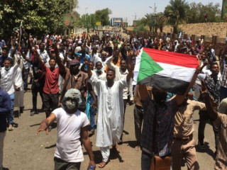 ސޫދާންގައި ކުރިޔަށް ދިޔަ މުޒާހަރާތަކުގެ ތެރެއިން