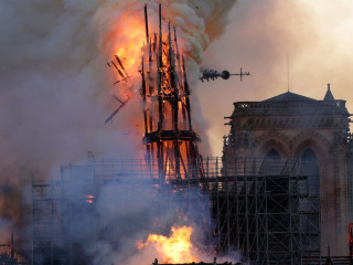 އަލިފާން ރޯވެފައި ވަނީ ފްރާންސް ގަޑިން 18:30 ހާއިރު