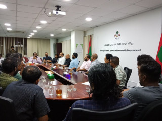 ބައެއް ކުޅިވަރު އެސޯސިއޭޝަންތަކުން ޓޫރިޒަމް މިނިސްޓަރ އަލީ ވަހީދުއާ ބައްދަލުކުރައްވަނީ
