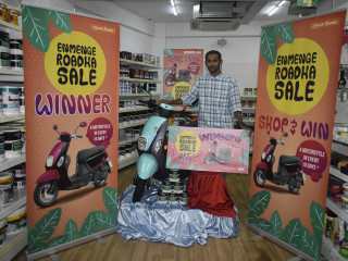 މި ޕްރޮމޯޝަންގެ ފުރަތަމަ ނަސީބުވެރިޔަކަށް ހޮވިފައި ވަނީ އަލީ ޝާމް