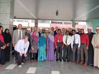 އަޒުހަރު ޔުނިވާރސިޓީން މާލެ އައި ޓީޗަރުން