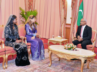 President Ibrahim Mohamed Solih (r) with the ambassador-desginates