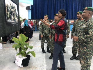 ޑިފެންސް މިނިސްޓަރ މާރިޔާ، ސިފައިންގެ ފޮޓޯ މައުރަޒު ބައްލަވާލައްވަނީ